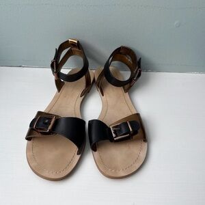 Arturo Chiang Black and Tan Sandals